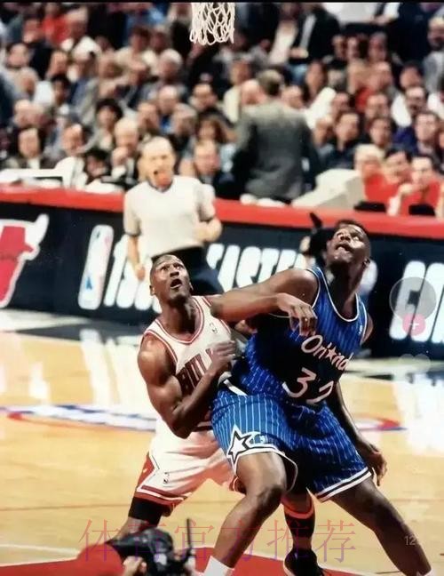 巅峰乔丹遇到新秀奥尼尔，轰下64分6篮板5抢断，奥尼尔什么表现？